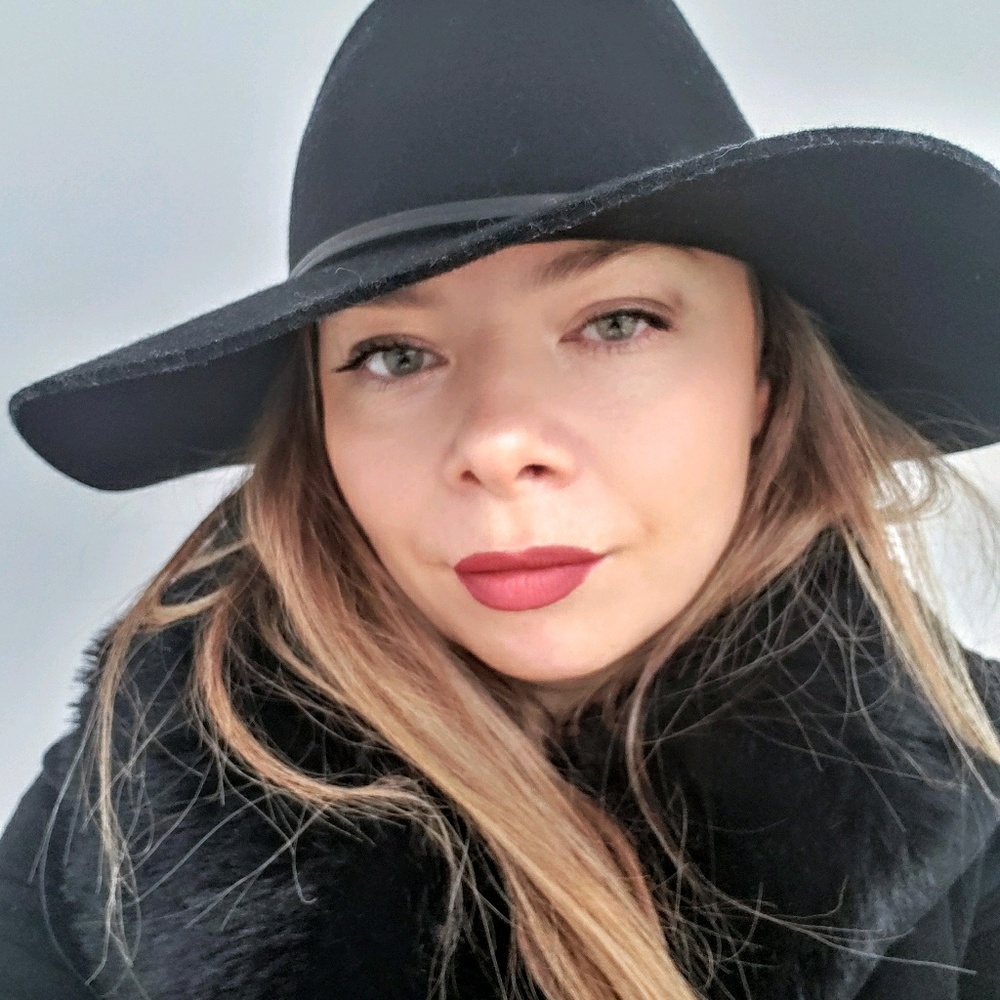 Meet your Posher, Ella